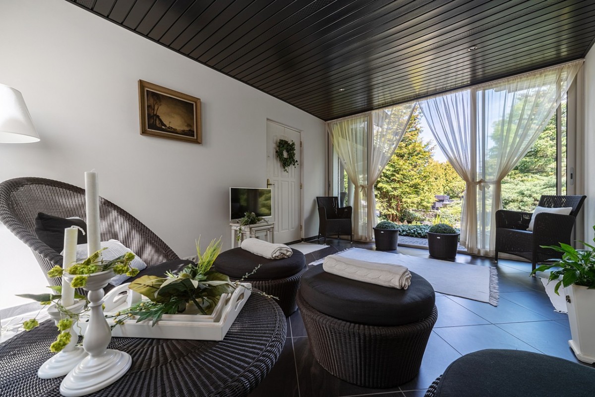 Wysoki standard / piękny ogród/ Park Krajobrazowy