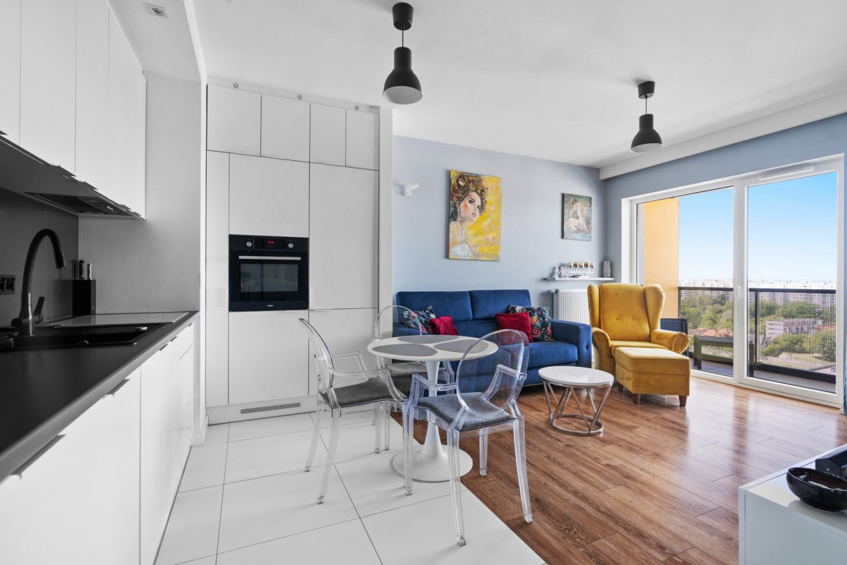 *Moderna*widok na Wwa*Metro*las*