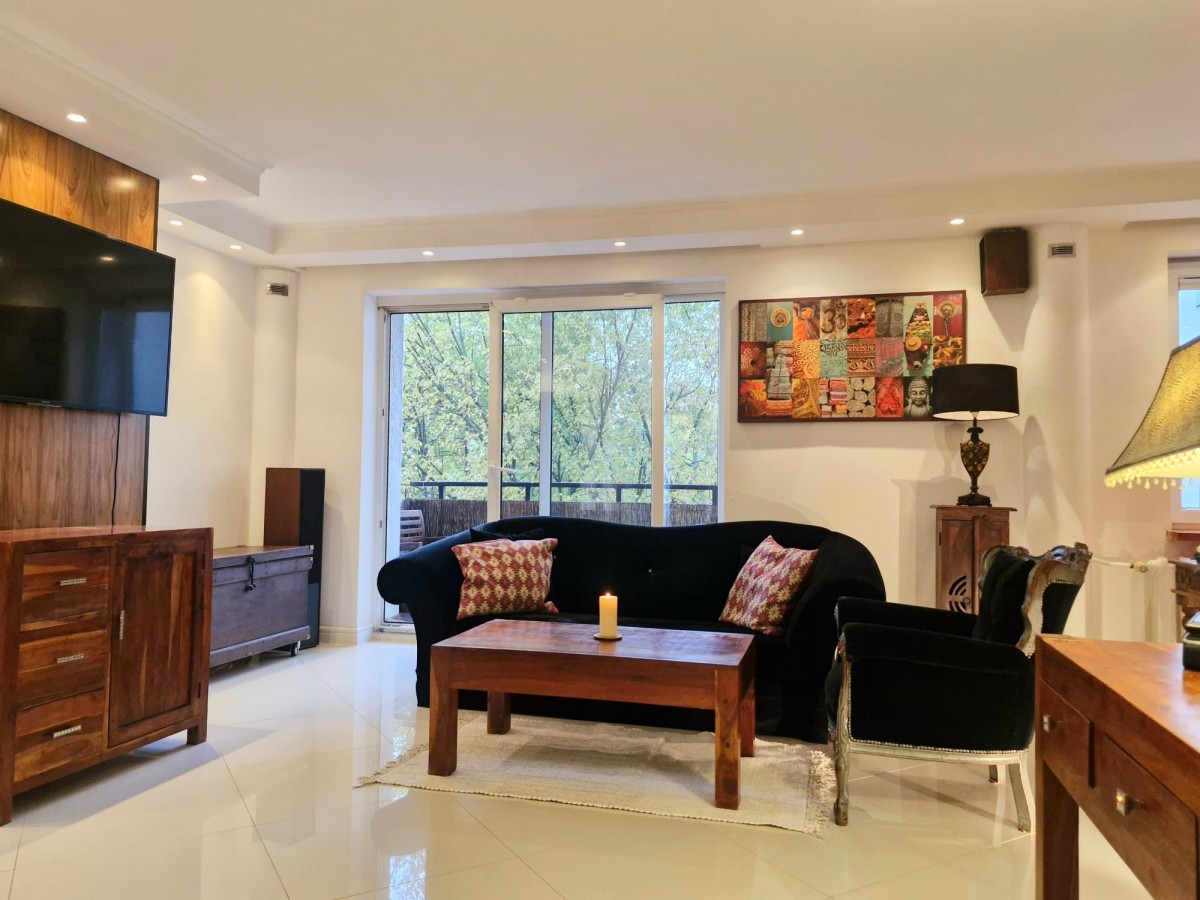 Klimatyczne 2 pokoje tuż przy stacji metra