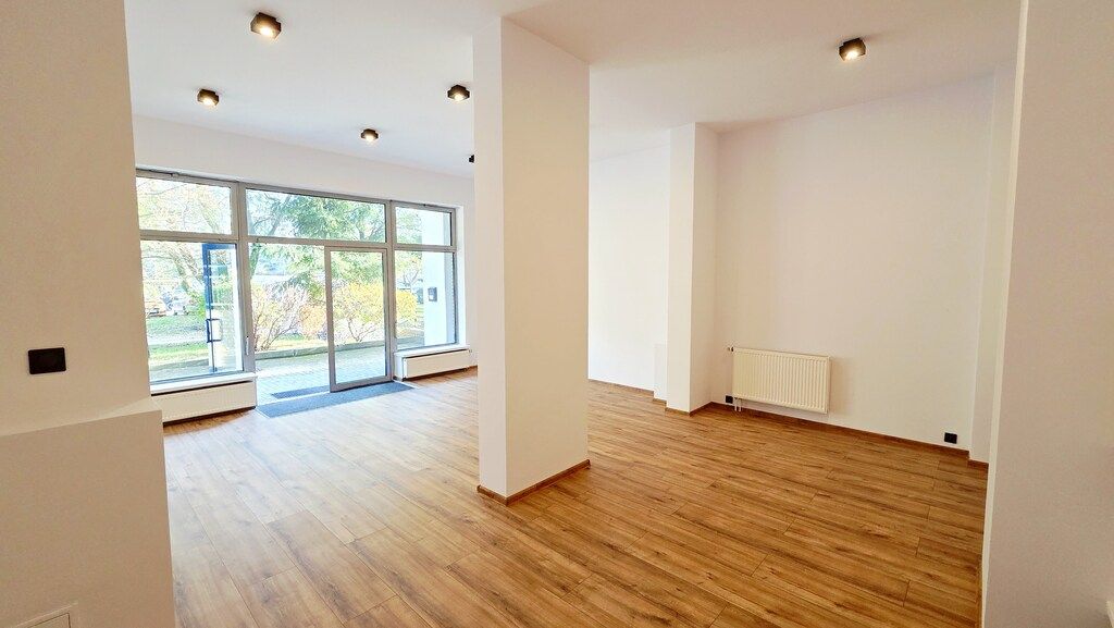 Metro Natolin, duży parking, po remoncie, witryna!