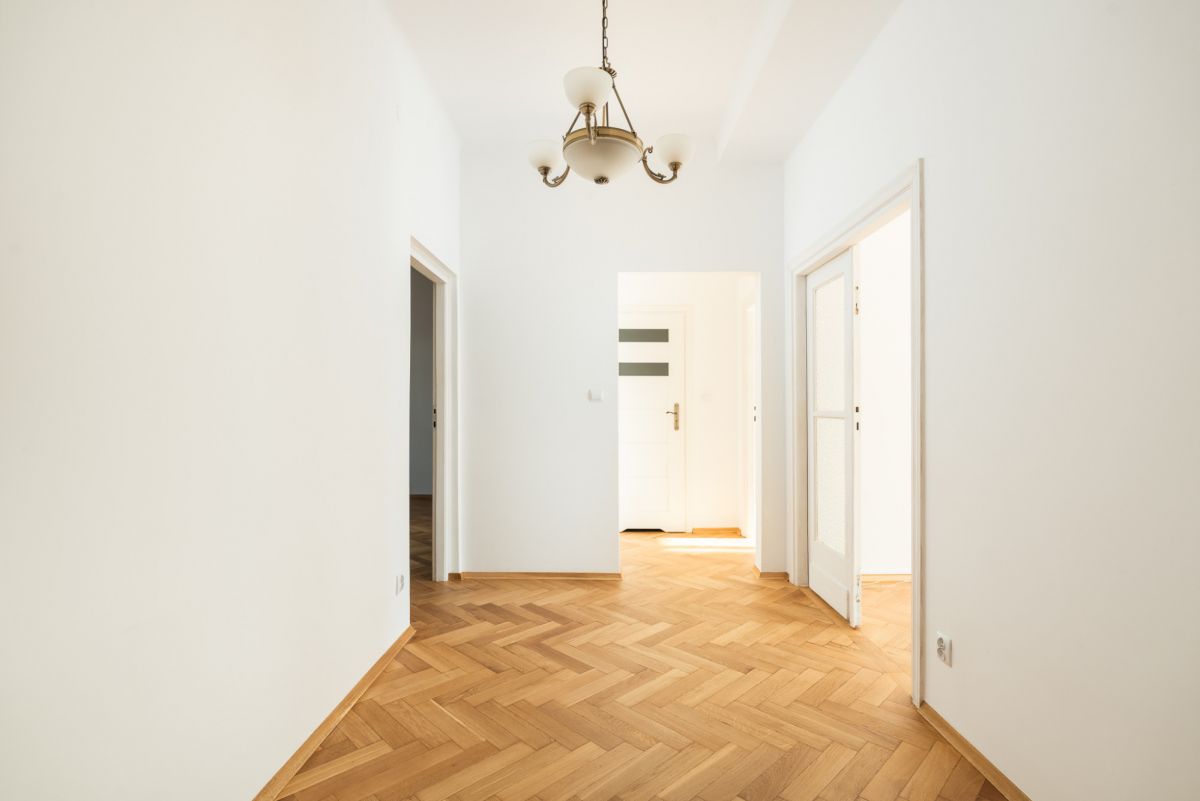 LOKAL PRZY PLACU KONSTYTUCJI i PIĘKNEJ