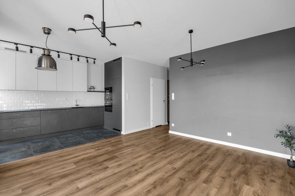 Żeromskiego 17 – blisko metro  garaż  3 pokoje!