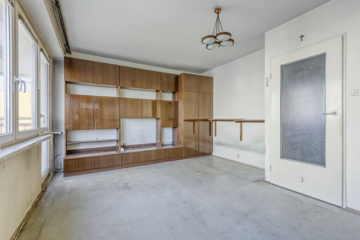 Dwustronne. Blisko stacji PKP Piastów.