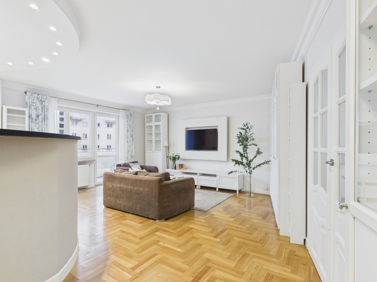 Gotowe do wprowadzenia – Obok Metra – Bardzo Ciche