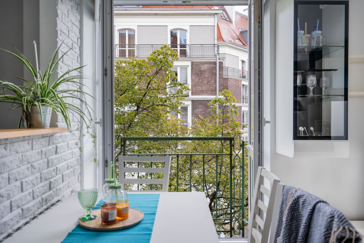 Plac Zbawiciela – duża kawalerka na wynajem