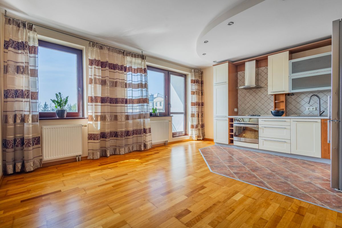 Dwupoziomowe mieszkanie, gotowe do wprowadzenia