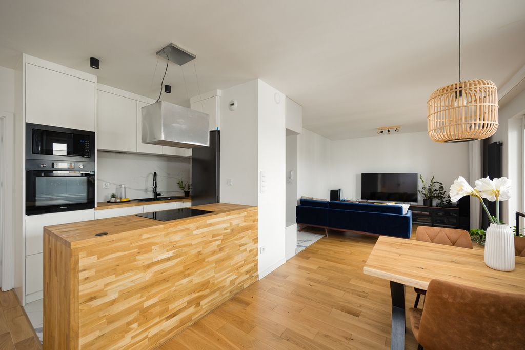 Wysoki standard  Balkon  Komórka  Garaż