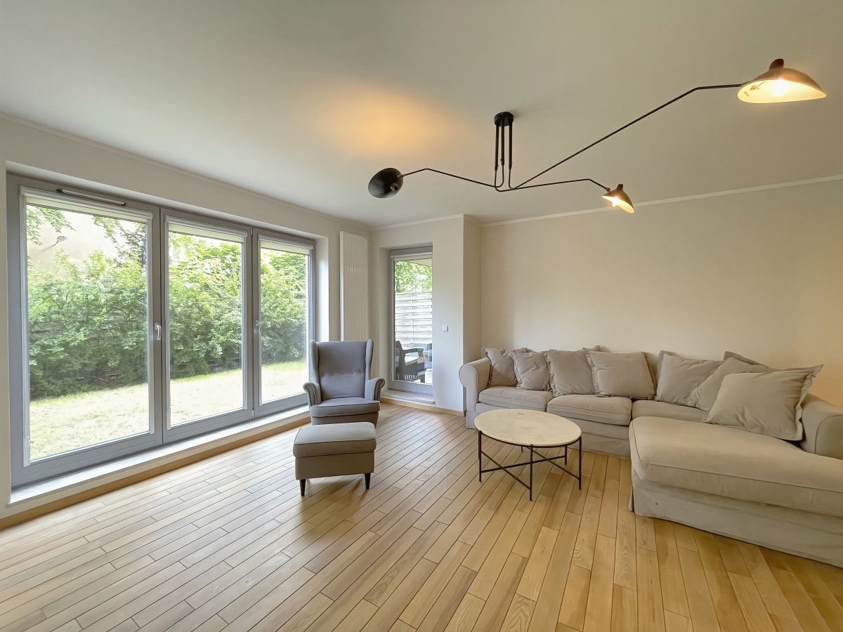 Klimatyczny apartament z ogrodem i garażem