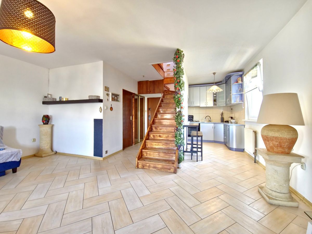 Dwupoziomowe w Markach na granicy z Targówkiem