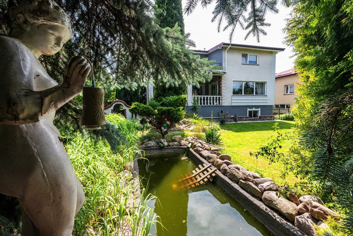 Piękna duża działka/ dom blisko metra