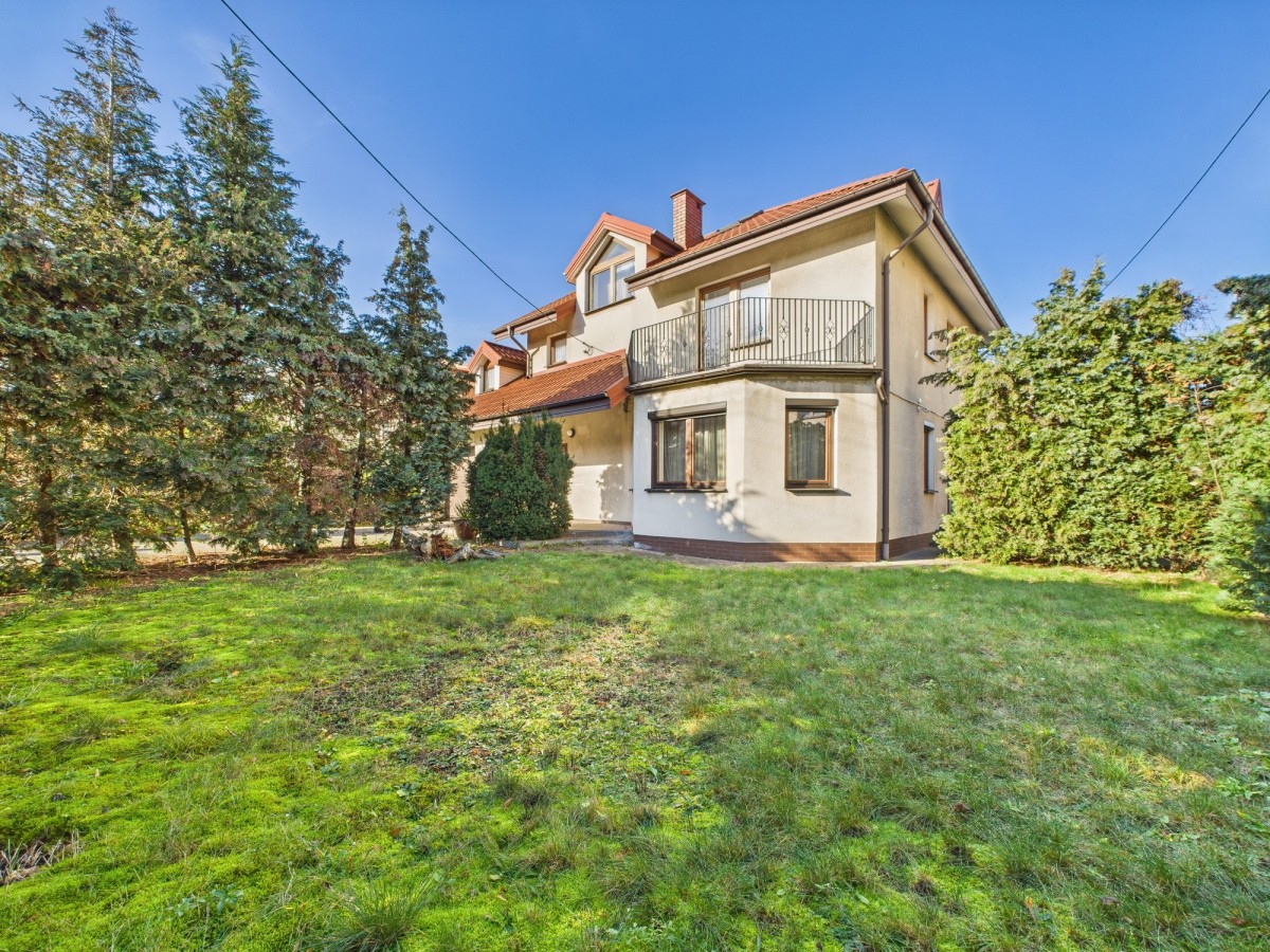 Dwa domy (162,4 m2 i 97,5 m2) + garaż 19,2m2