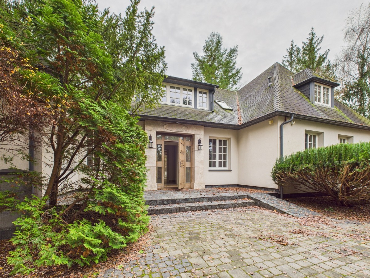 Komfortowy dom – ogród i własny kawałek lasu