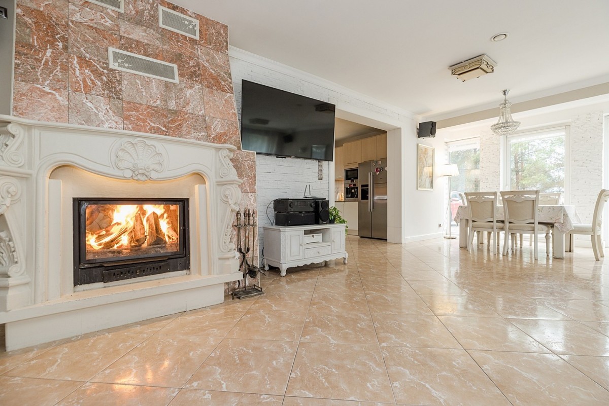 JABŁONOWO (Lesznowola) Piękny dom z basenem.