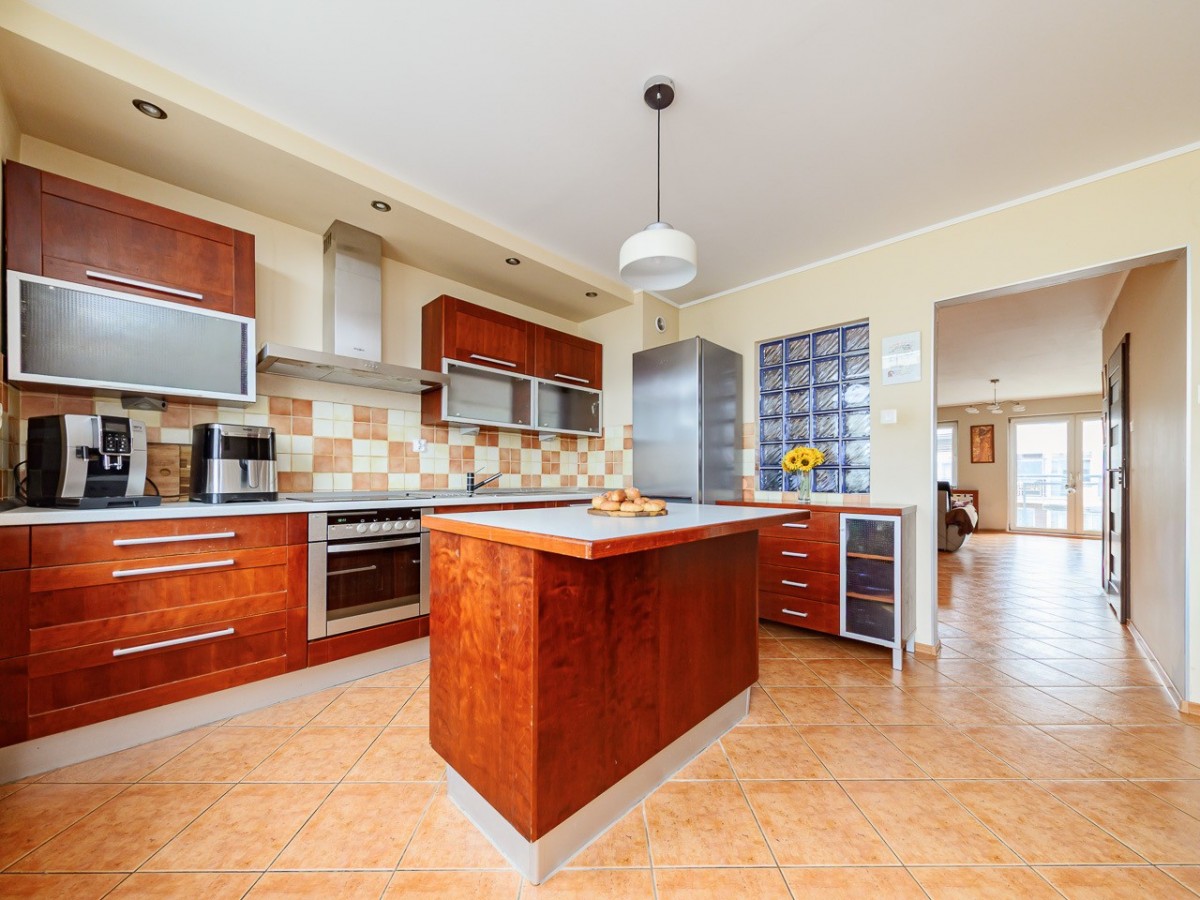 Dwupoziomowe przestronne w sąsiedztwie lasu