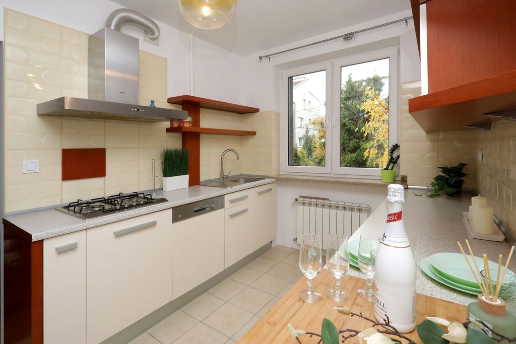 3 pokoje po remoncie z tarasem  Parter Targówek