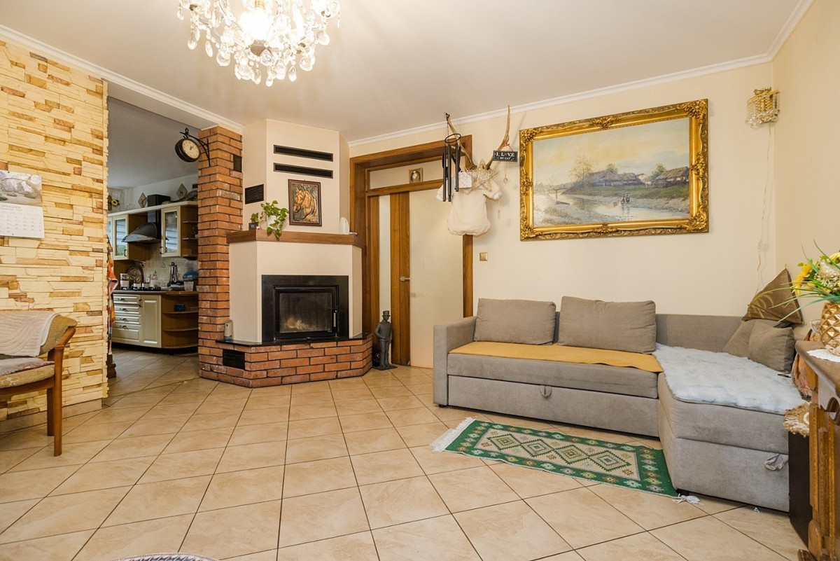 3 duże pokoje , ogródek , strych