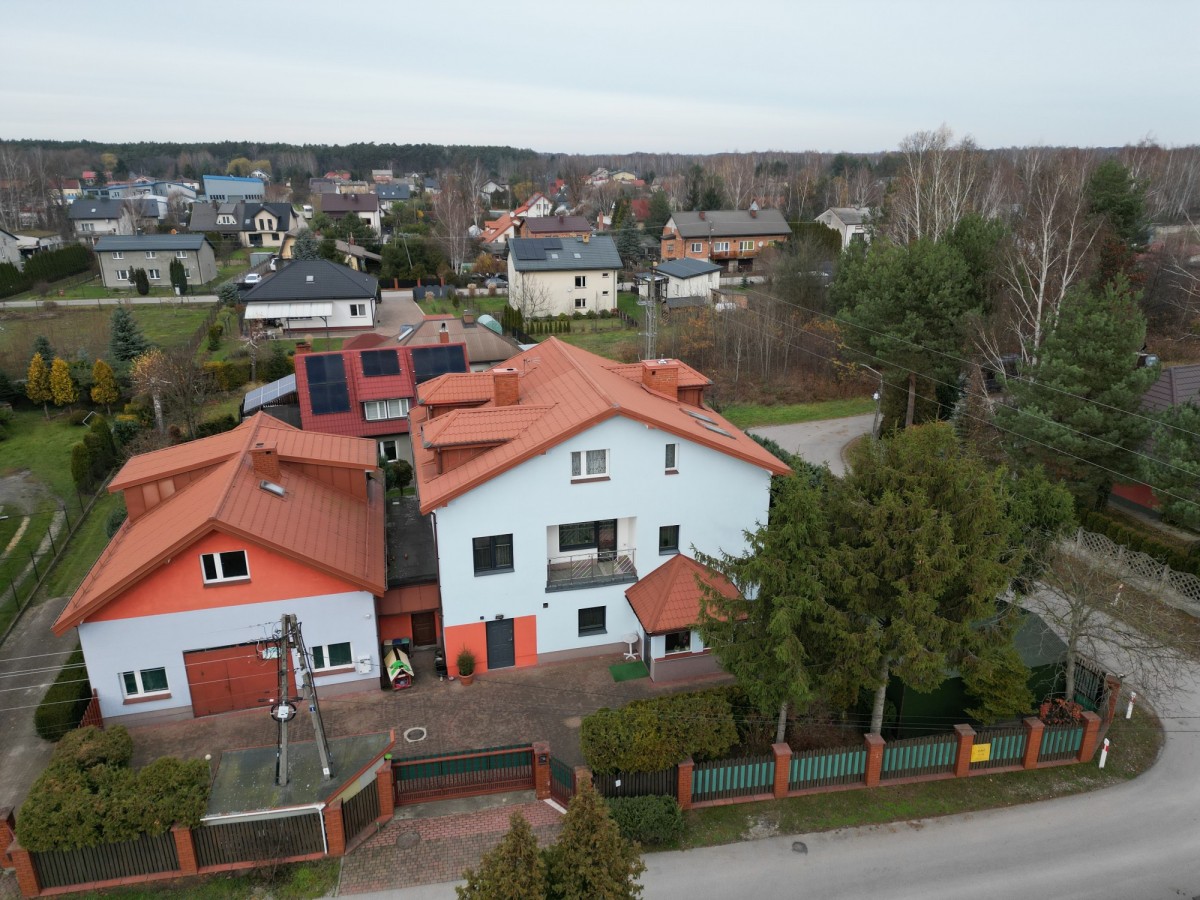 Nieruchomość premium – 3 budynki / 700m2 działka