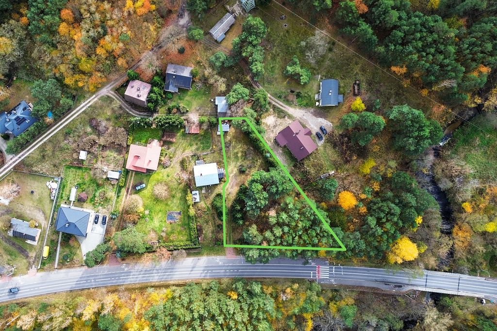 Urokliwa działka z lasem obok rzeki Mienia
