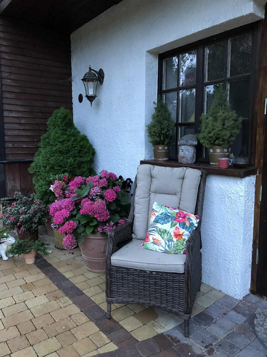 klimatyczny dom z halą i dużym ogrodem