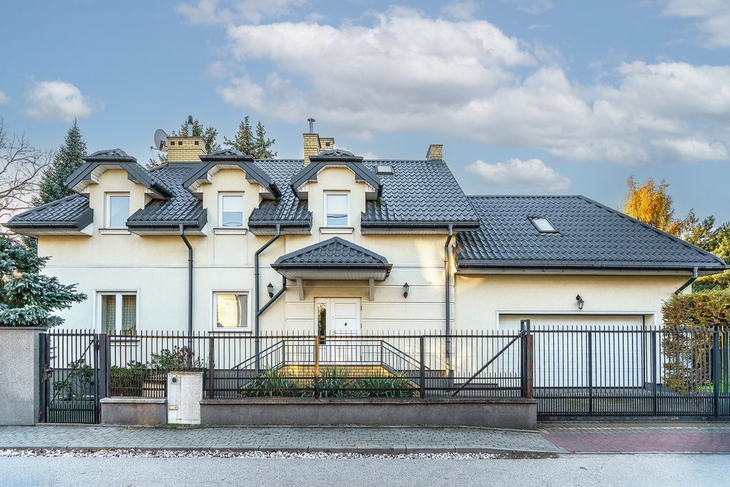 Duży dom z piękną działką 1365 m² blisko Centrum