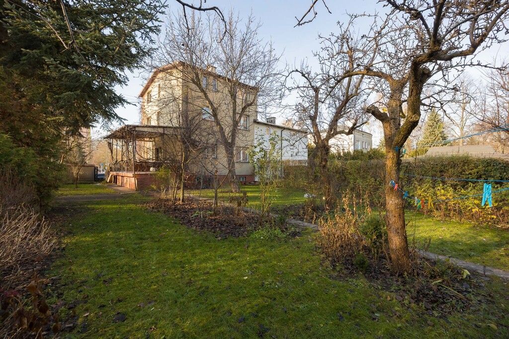 Dom z klimatem i urokliwym ogrodem w pobliżu Metra