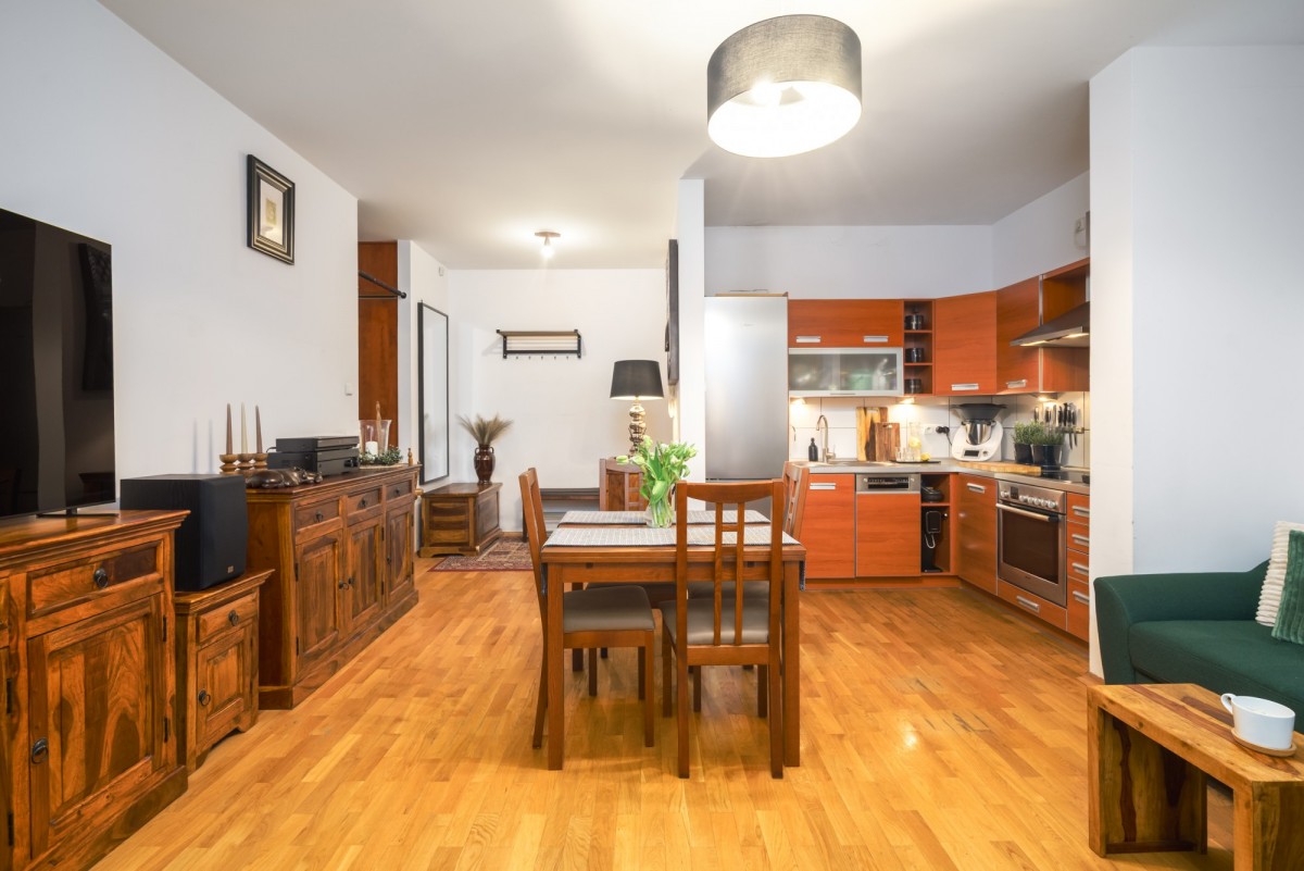 Klimatyczne z dużym balkonem, zielona okolica