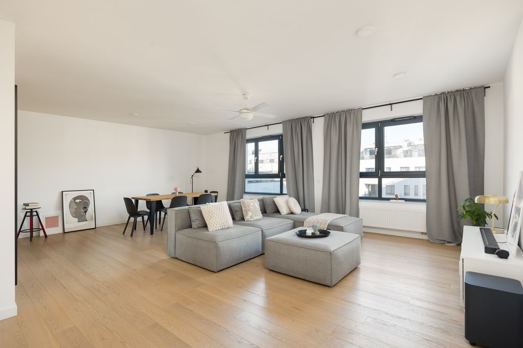 2 Poziomy  Możliwość adaptacji na 4 pokoje Taras