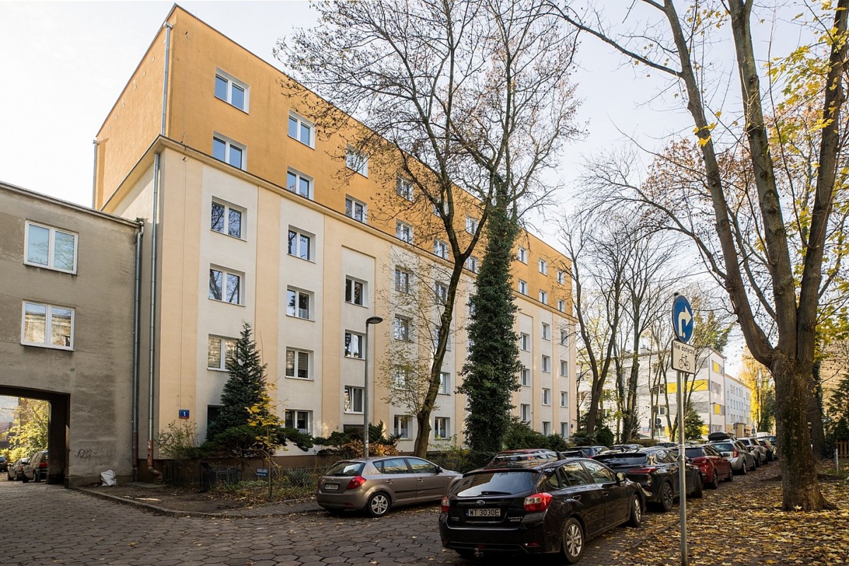 Przestronne, dwupoziomowe mieszkanie przy metrze