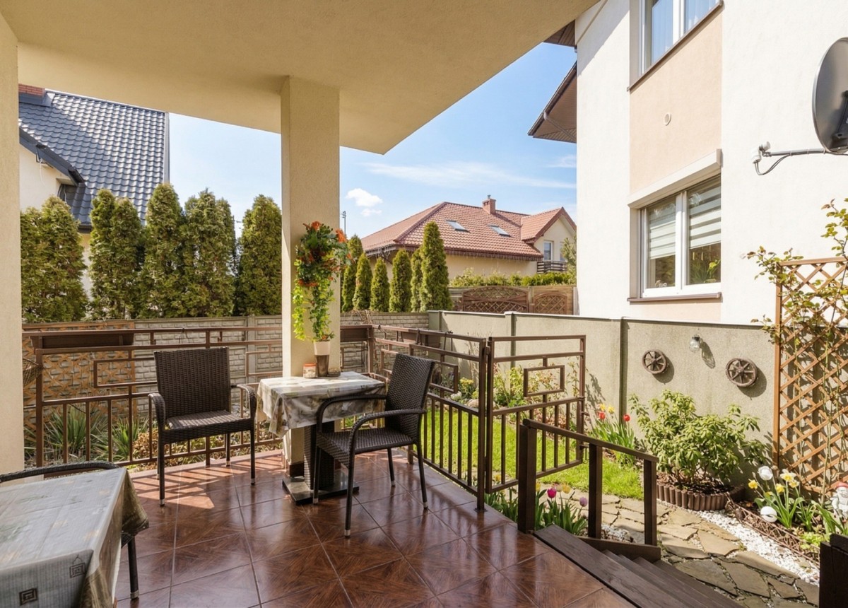 3 duże pokoje , ogródek , strych