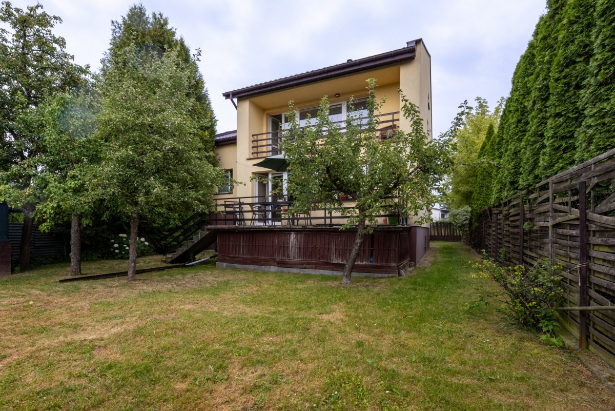 Wolnostojący / Duży potencjał / Ładna działka