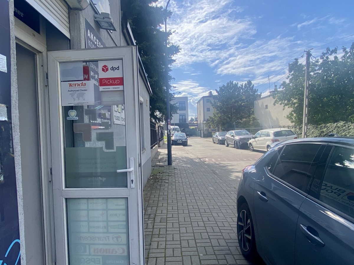 Nieduży lokal na parterze w świetnej lokalizacji