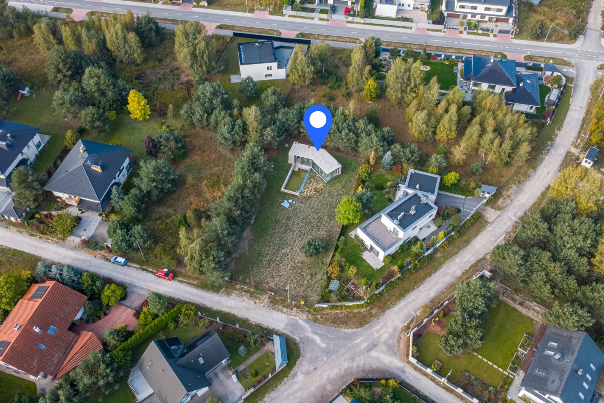 Działka z basenem, pawilonem SPA i projektem domu