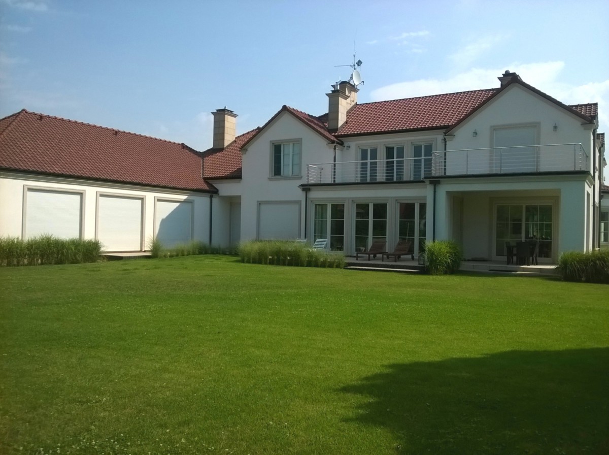 Rezydencja z basenem, jacuzzi i niezależną częścią