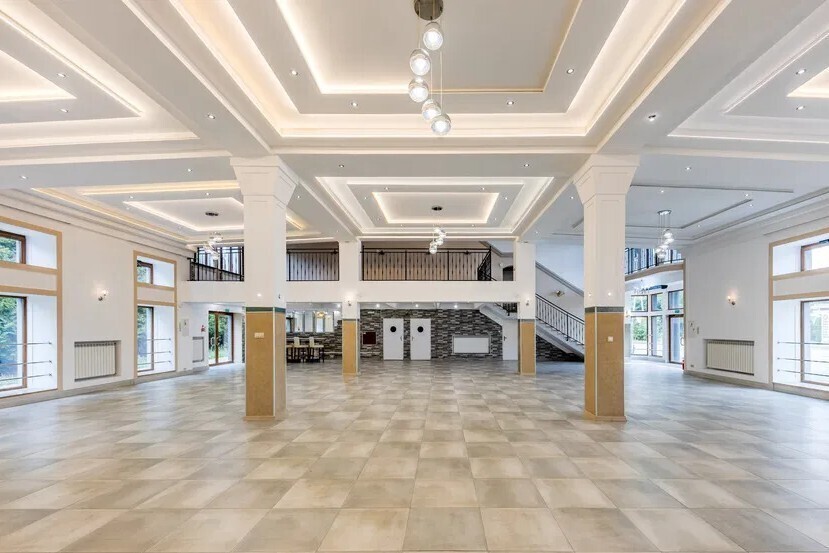 Budynek 2300m pod hotel, salę weselną, inne usługi