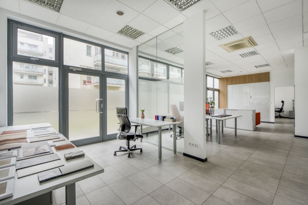 Lokal z wejściem od ulicy, wolny od zaraz!