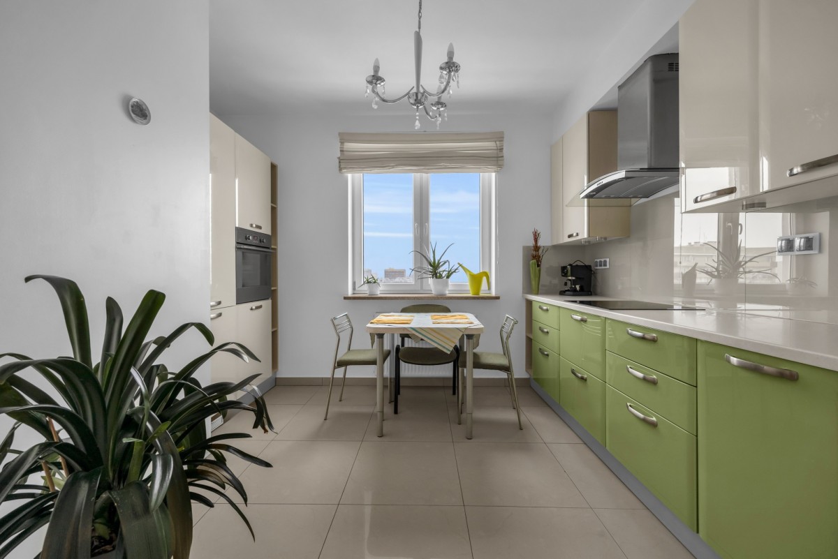 Klimatyzacja 2 pokoje blisko metra Parking w cenie