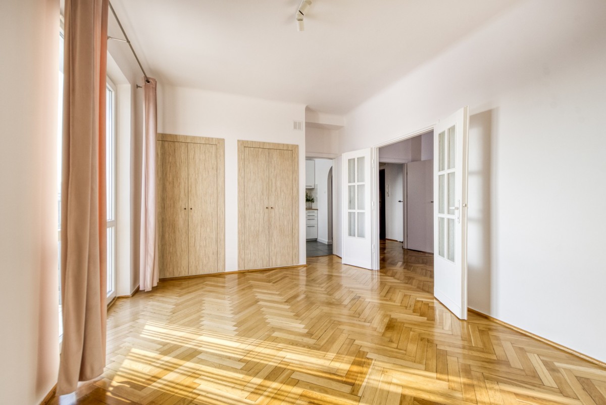 Przy Metrze Wierzbno, przestronne 2 osobne pokoje.