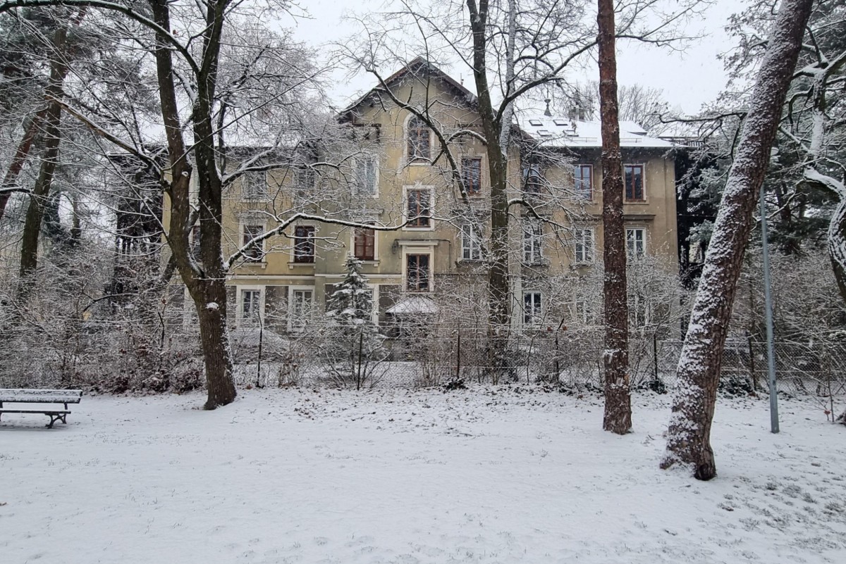 Wygodny wysoki parter. Piękna weranda. Willa.