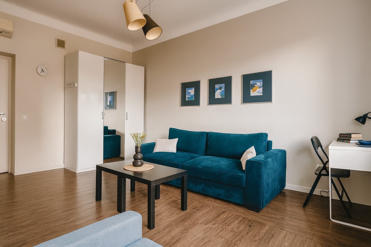 Kawalerka na Placu Zbawiciela | Tramwaj | Metro |