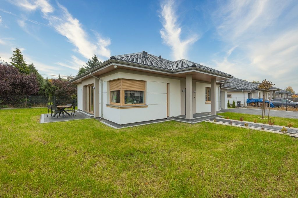 Dom jednorodzinny z garażem  Wykończony  2025 r.