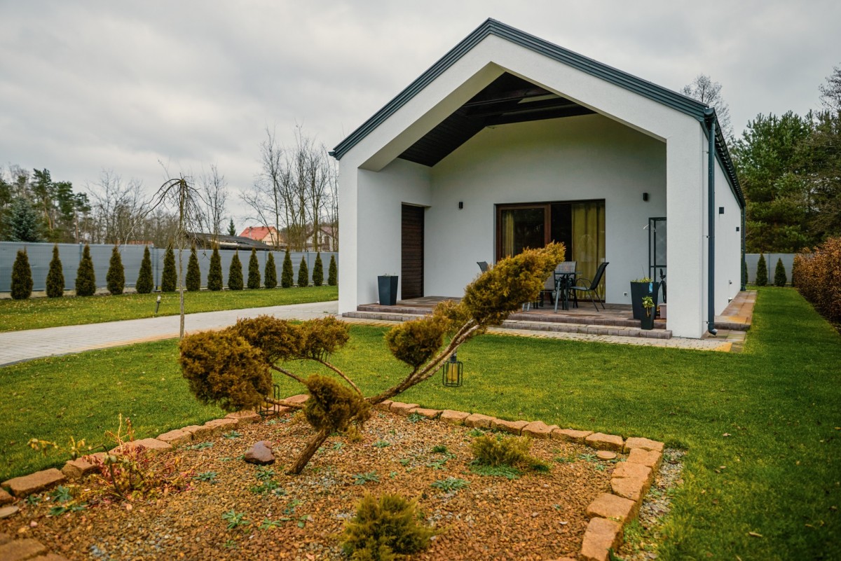 Kameralny, nowoczesny i wykończony dom pod lasem