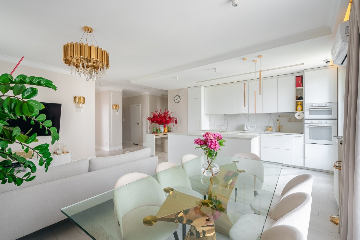 4 pokoje / 2 łazienki / duży balkon