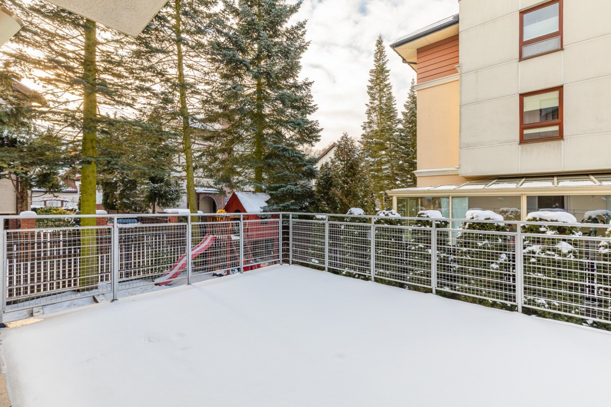 Piękne mieszkanie z wysokimi wnętrzami i tarasem