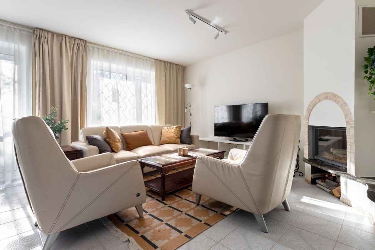 Ładny dom (segment) przy Auchan Piaseczno