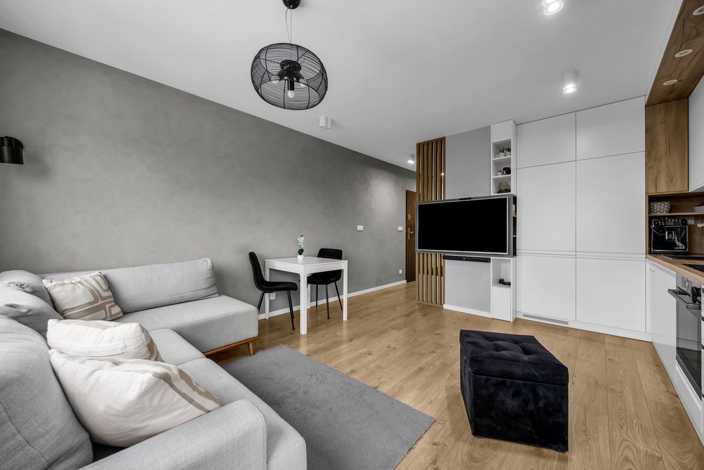 2 balkony  3 pokoje  garaż  komórka