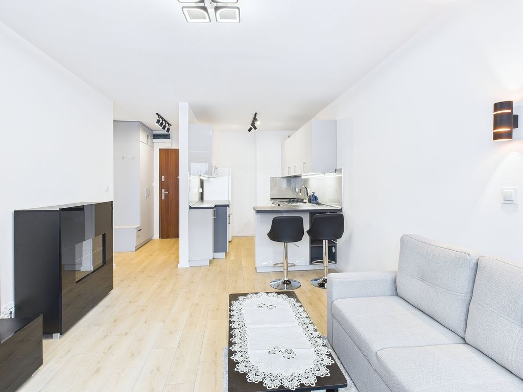 2 pokoje  Metro Wierzbno  Wyposażone  Piwnica