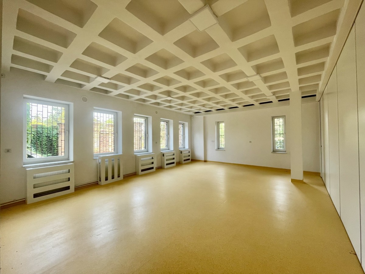 Warszawa – wyjątkowy lokal usługowy, Torwar.