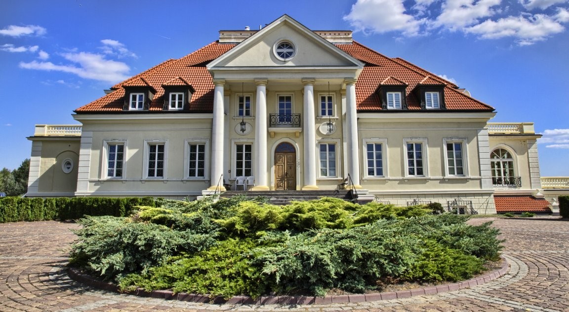 Atrakcyjny dwór / Hotel / Blisko Warszawy/ Gotowy