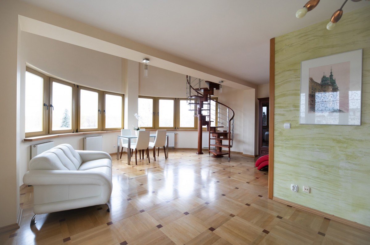 Dwupoziomowy apartament 119m2 z antresolą, balkone