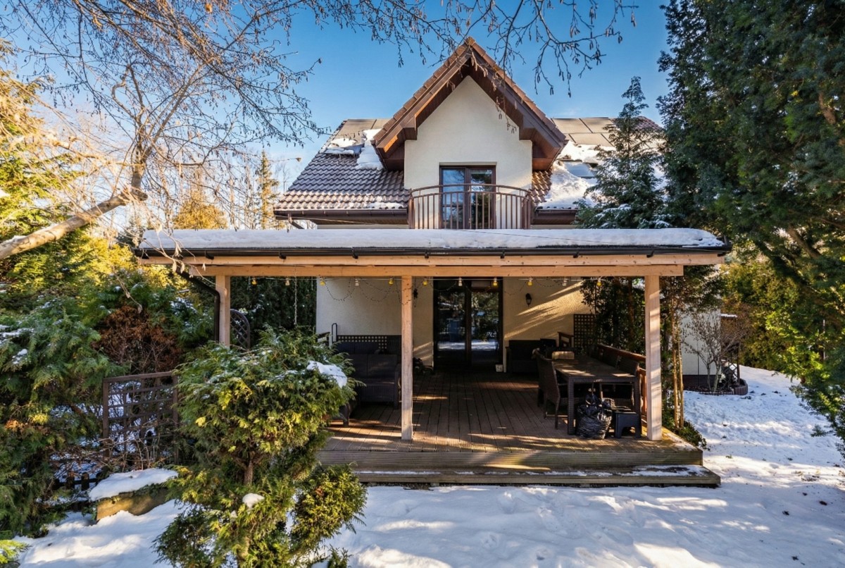 Rodzinny dom z ogrodem 910 m² | Wawer | kominek |